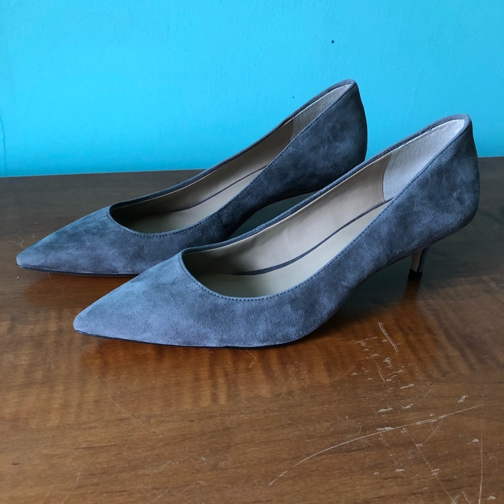Ann Taylor Grey Pumps 7 1/2 size Dress Heel Shoes